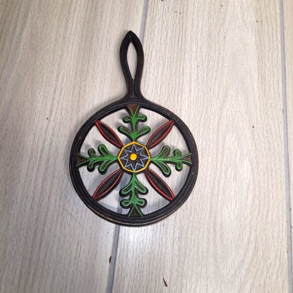 Vintage Wilton Cast Iron Painted Floral Trivet Cooking  Stove Farmhouse - Picture 1 of 7